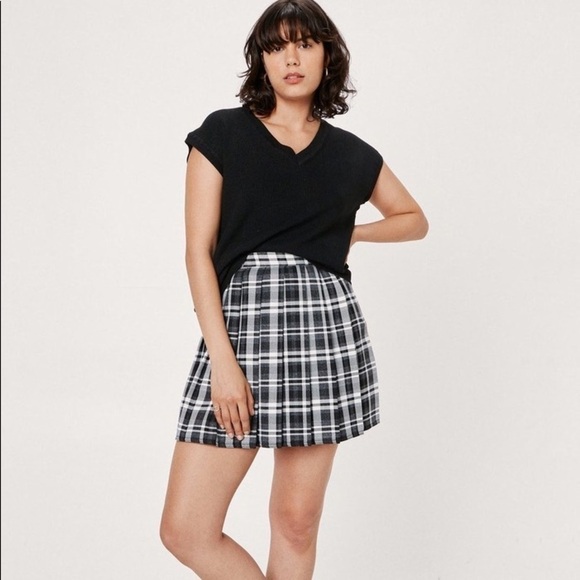Nasty Gal Check Pleated Relaxed Mini Skirt size 10 New with Tags - Picture 1 of 5